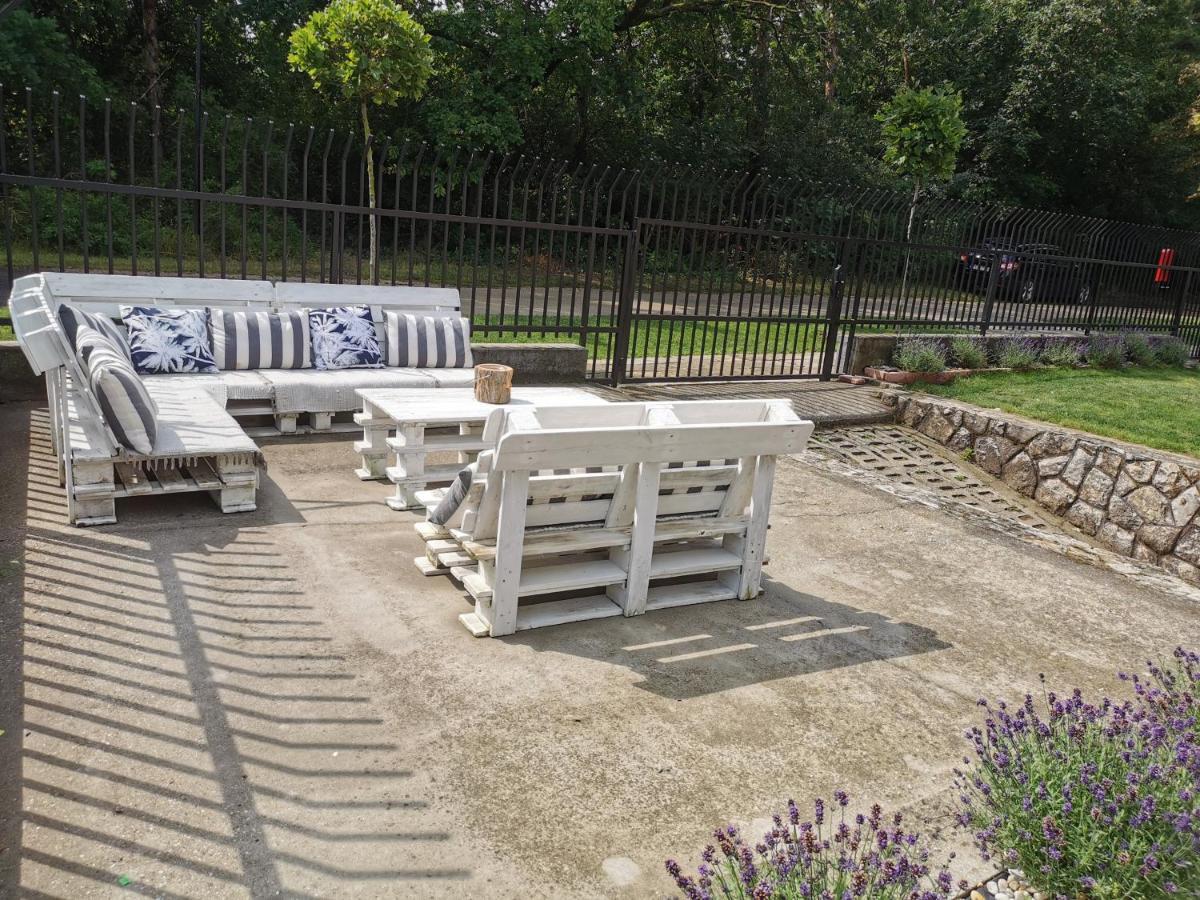 Family Garden Apartmanhaz Siofok Exterior photo